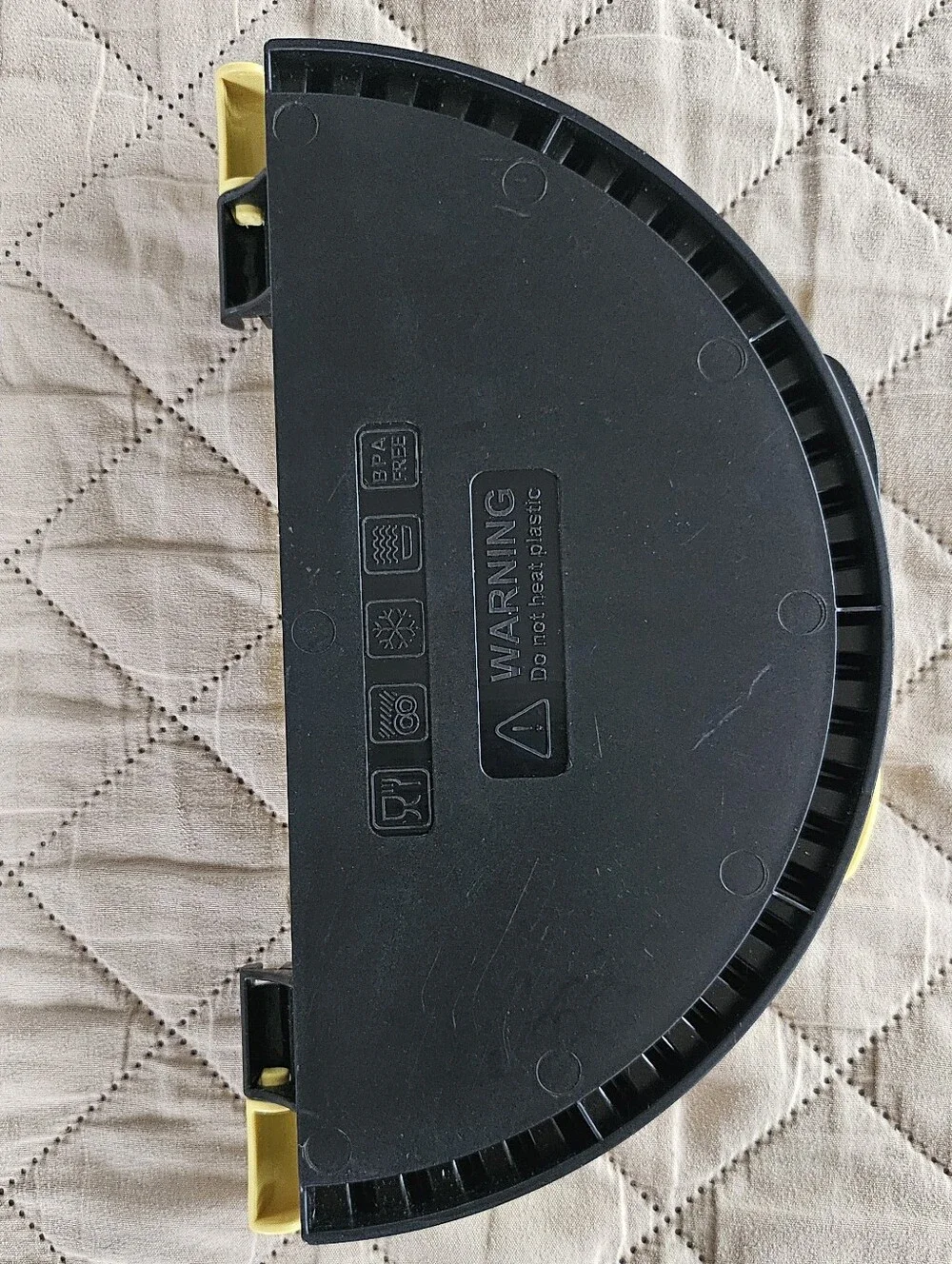 Calzone, pie and empanada maker. In great condition